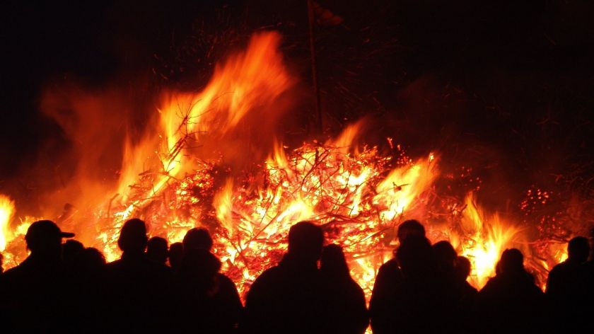 Eierlesen und Osterfeuer