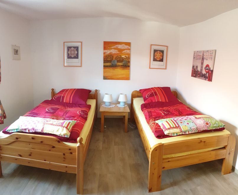 Schlafzimmer 1