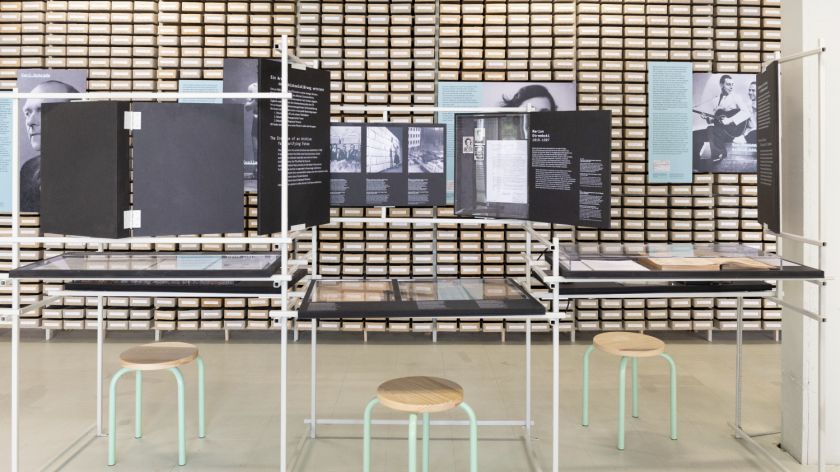 Ausstellung ein Denkmal aus Papier; Foto: Arolsen Archives